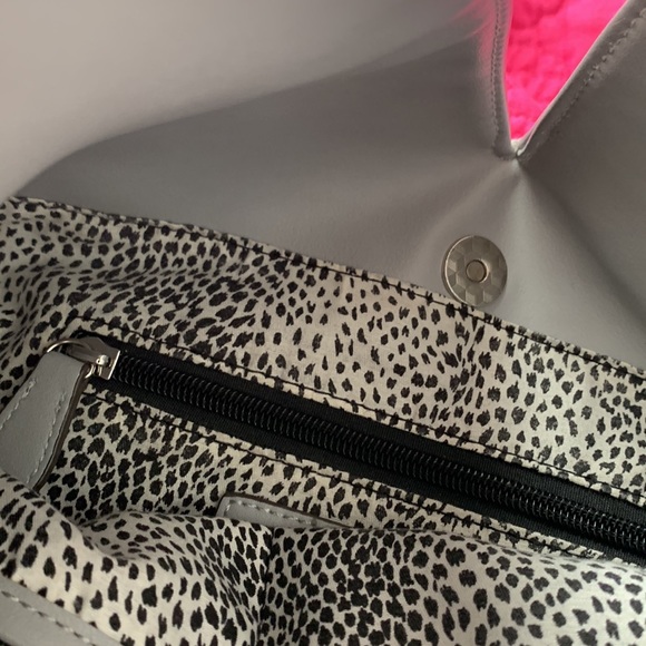 SOLE/SOCIETY large vegan gray purse. - Picture 10 of 10